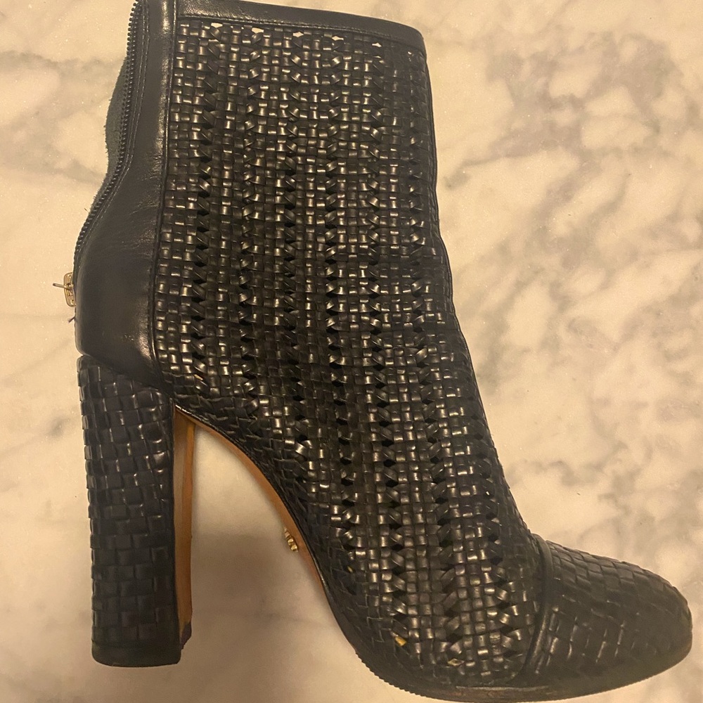 Beautiful booties. Used. In great conditions. Box and dust bag